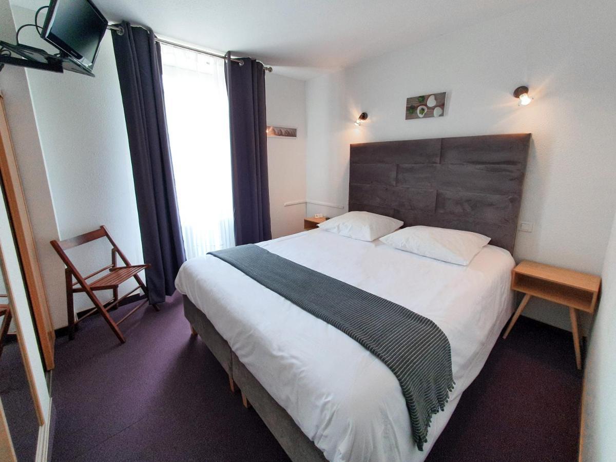 Hotel Les Tilleuls De Pareloup A Salles-Curan Ngoại thất bức ảnh