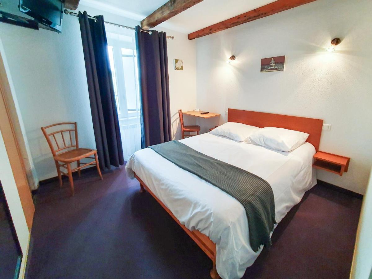 Hotel Les Tilleuls De Pareloup A Salles-Curan Ngoại thất bức ảnh