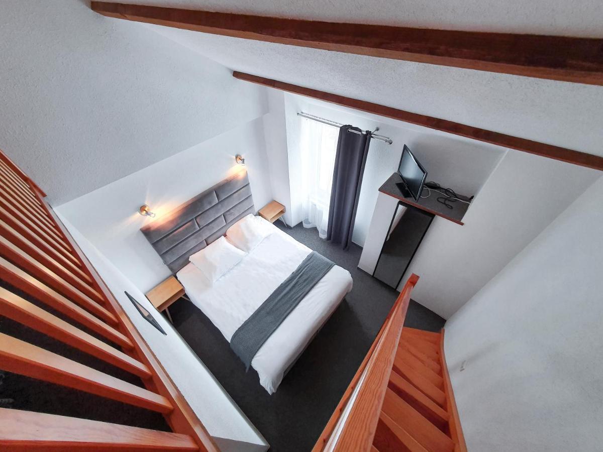 Hotel Les Tilleuls De Pareloup A Salles-Curan Ngoại thất bức ảnh
