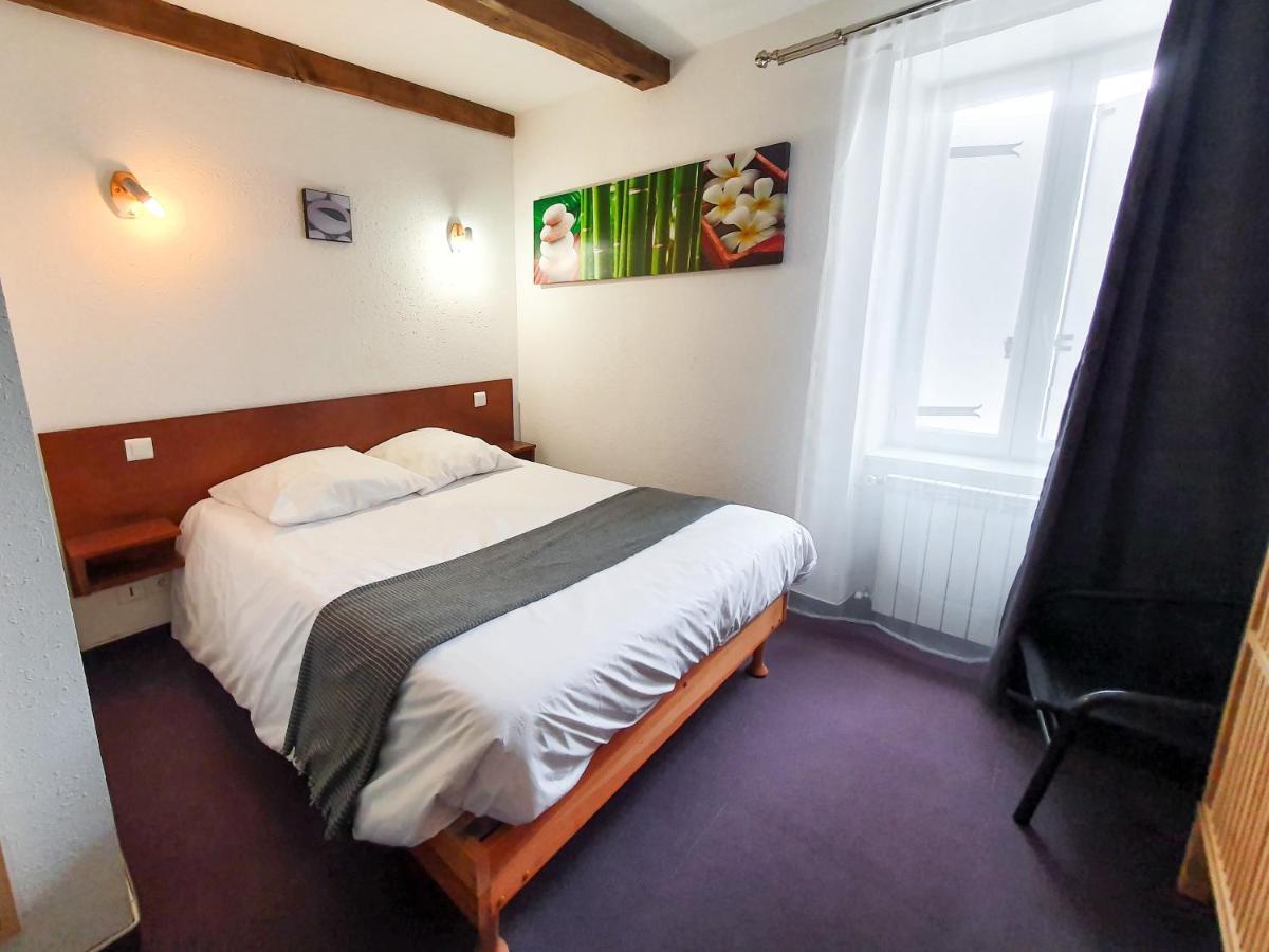 Hotel Les Tilleuls De Pareloup A Salles-Curan Ngoại thất bức ảnh