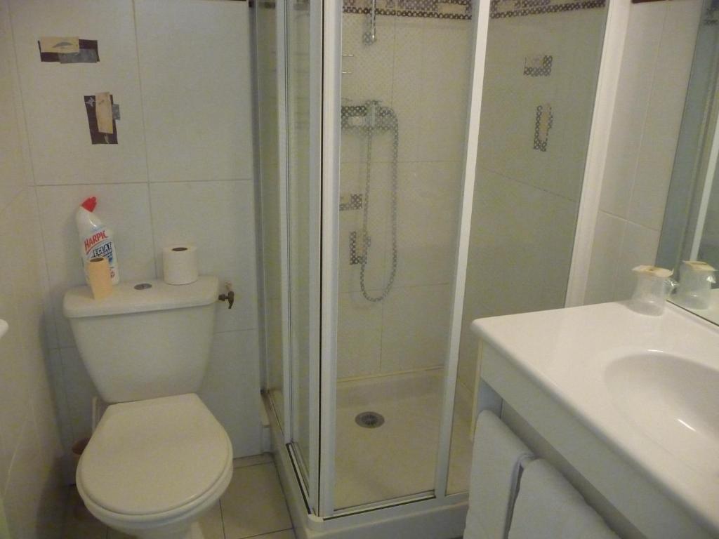 Hotel Les Tilleuls De Pareloup A Salles-Curan Phòng bức ảnh