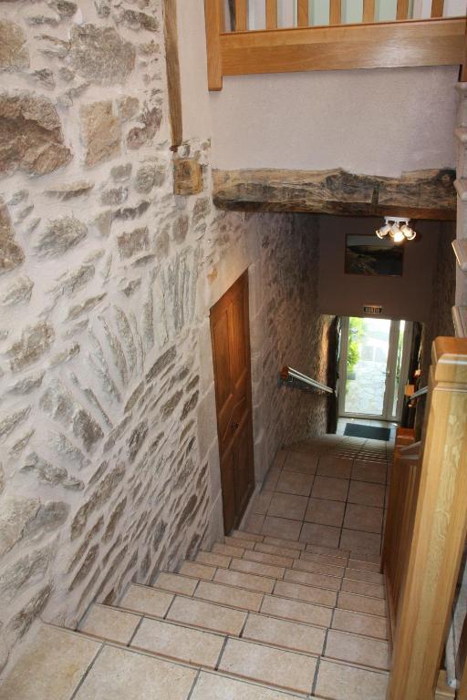 Hotel Les Tilleuls De Pareloup A Salles-Curan Ngoại thất bức ảnh