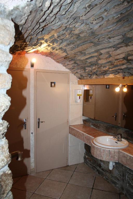 Hotel Les Tilleuls De Pareloup A Salles-Curan Ngoại thất bức ảnh