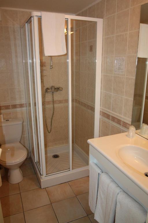 Hotel Les Tilleuls De Pareloup A Salles-Curan Ngoại thất bức ảnh