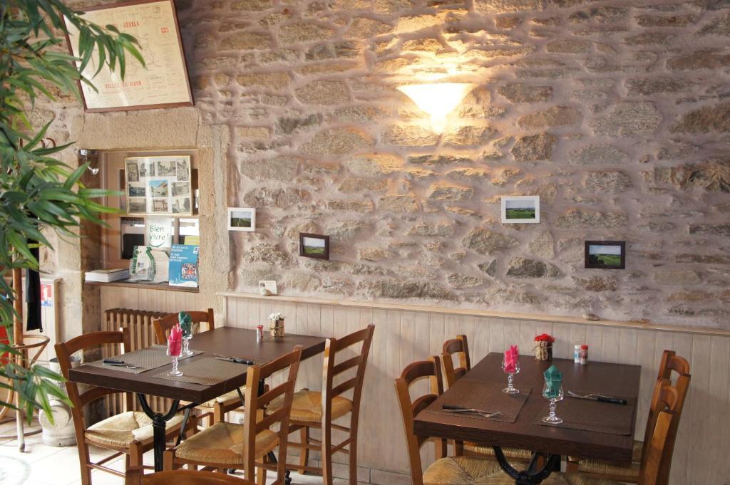 Hotel Les Tilleuls De Pareloup A Salles-Curan Ngoại thất bức ảnh