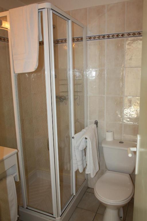 Hotel Les Tilleuls De Pareloup A Salles-Curan Ngoại thất bức ảnh