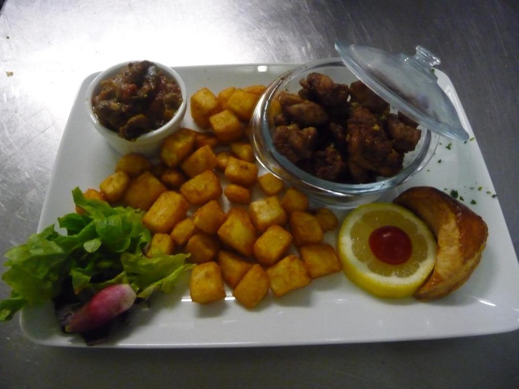 Hotel Les Tilleuls De Pareloup A Salles-Curan Ngoại thất bức ảnh