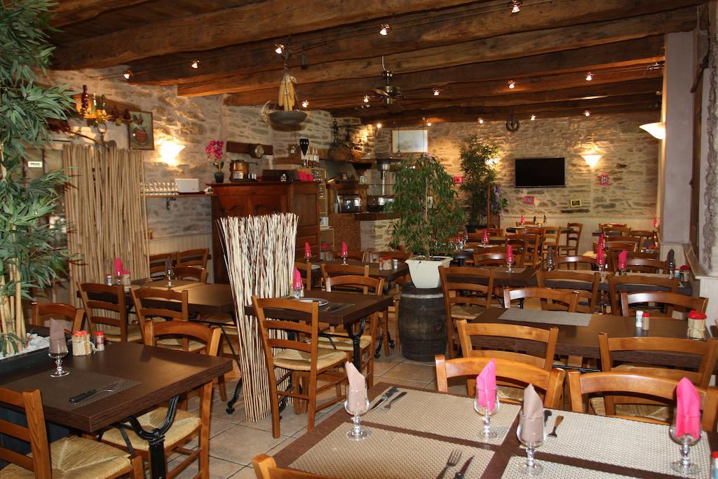 Hotel Les Tilleuls De Pareloup A Salles-Curan Ngoại thất bức ảnh